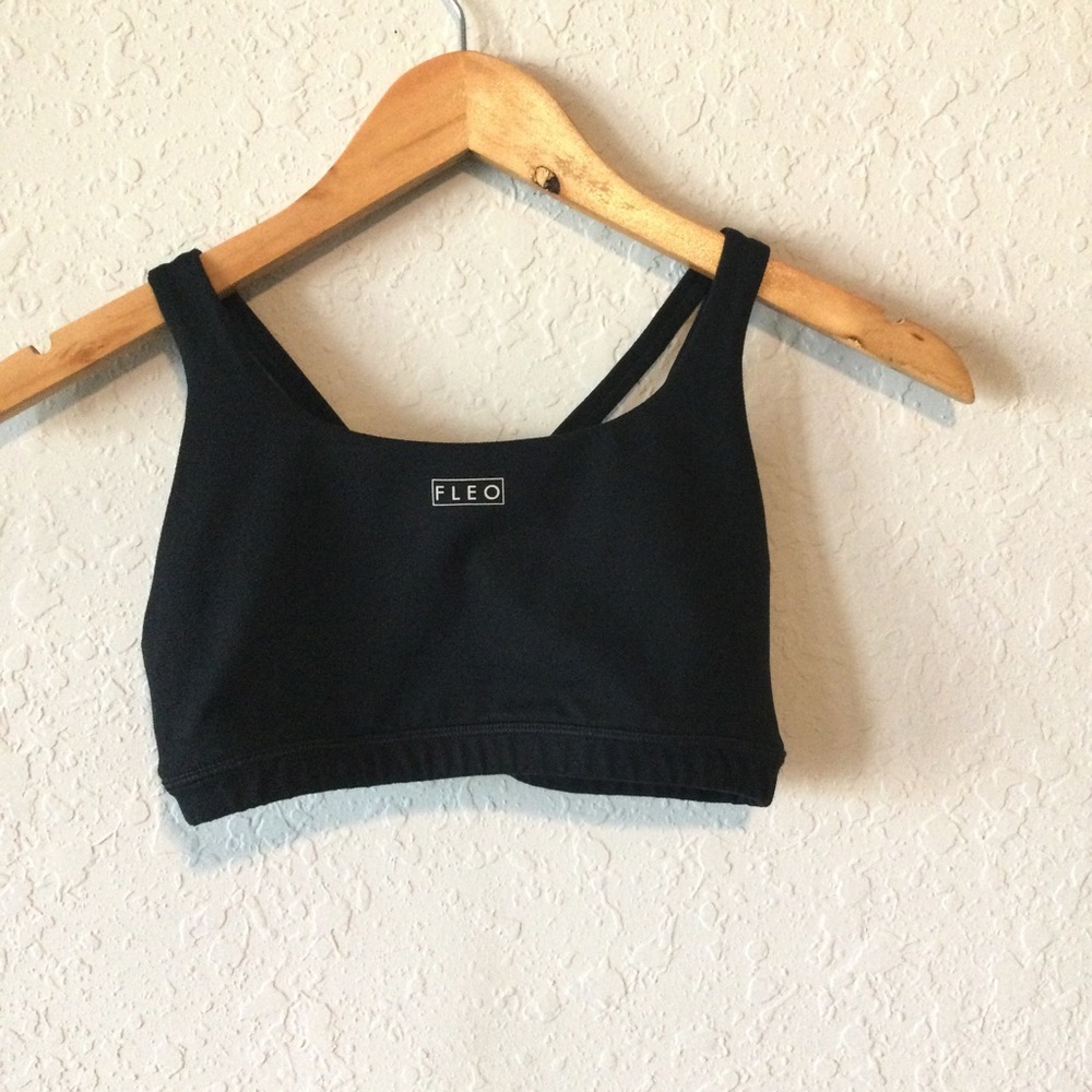 FLEO Strap Back Removable Cup Isla Sports Bra Size Small Black